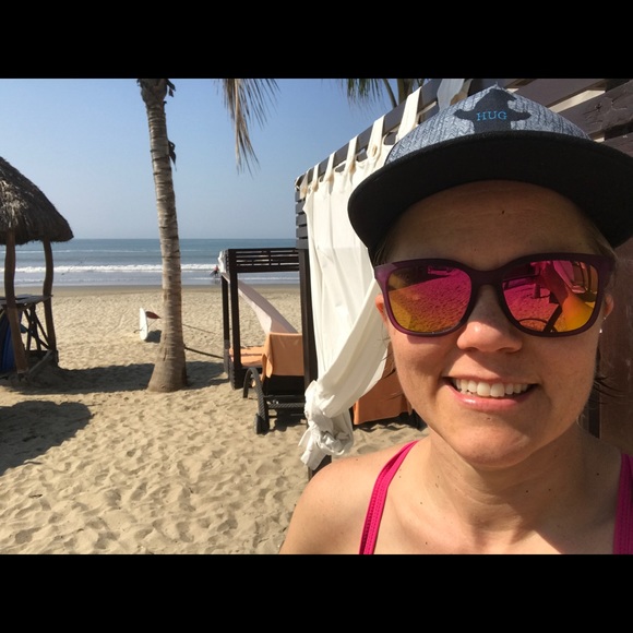 Meet your Posher, April - Picture 1 of 1